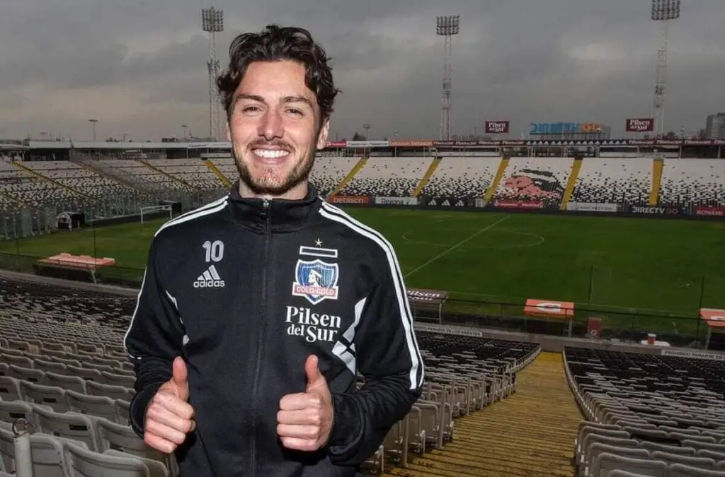 Pese a su partida del club hace casi dos años, Marco Rojas no se olvida de Colo-Colo.