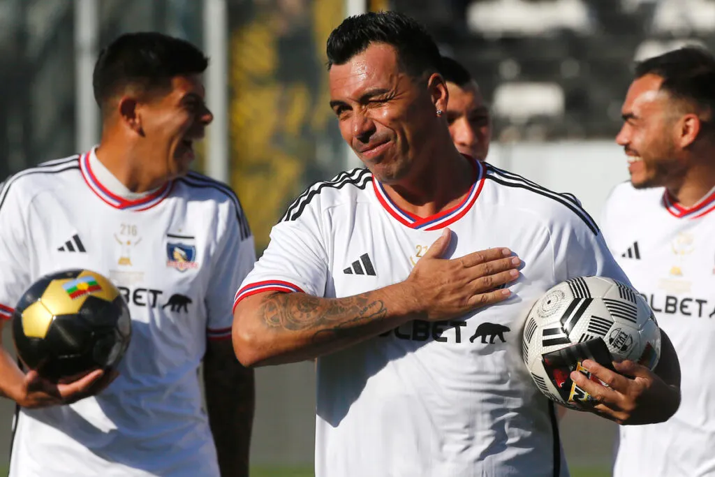 Esteban Paredes durante su partido de despedida en el Estadio Monumental.
