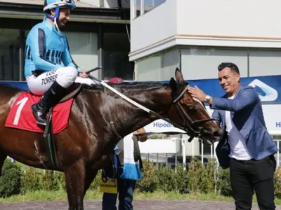 No para de celebrar: Esteban Paredes festeja importante triunfo y hace historia en el Hipódromo Chile