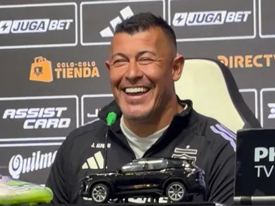 «Va a jugar de titular»: Jorge Almirón confirma a criticado jugador para enfrentar a Deportes la Serena