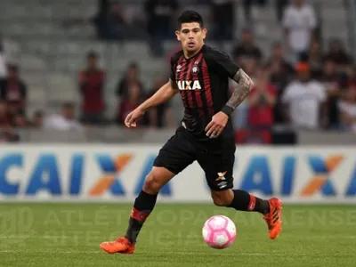 Esteban Pavez: el ex colocolino campeón continental con Athletico Paranaense