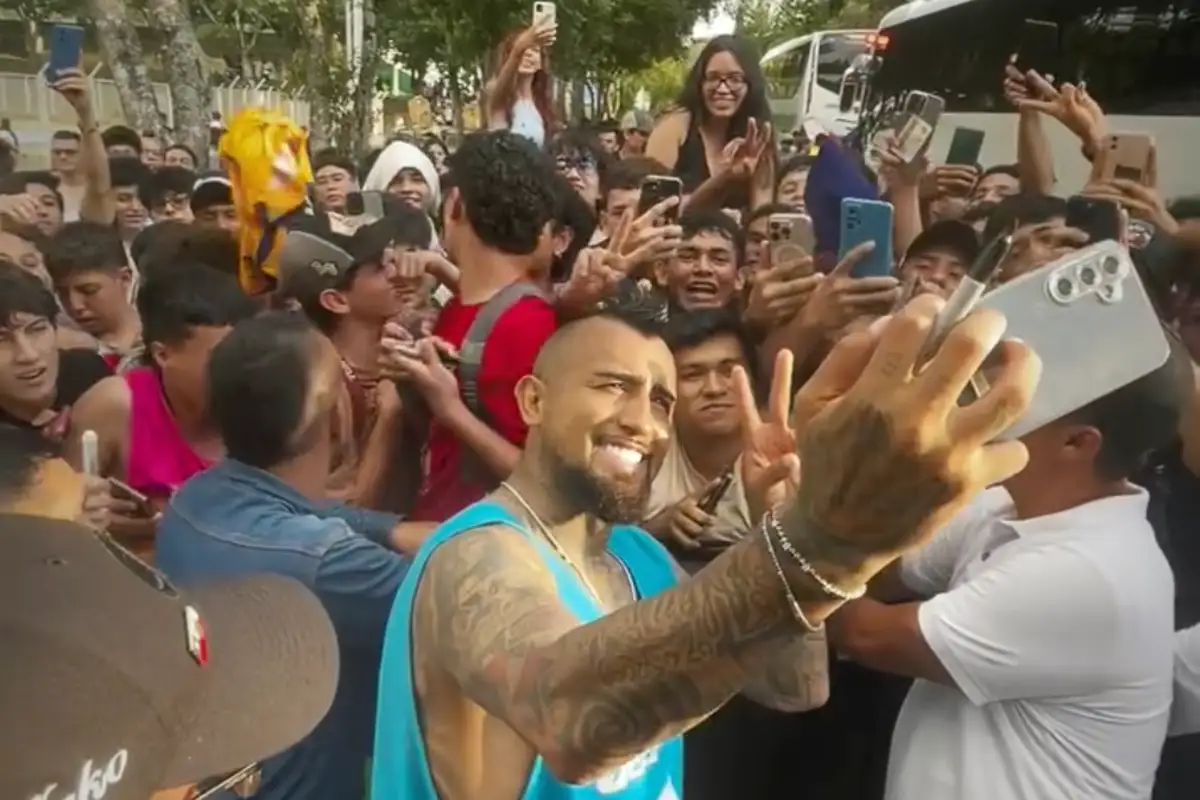 Hinchas de Colo-Colo y Atlético Bucaramanga han convivido armónicamente en Colombia.