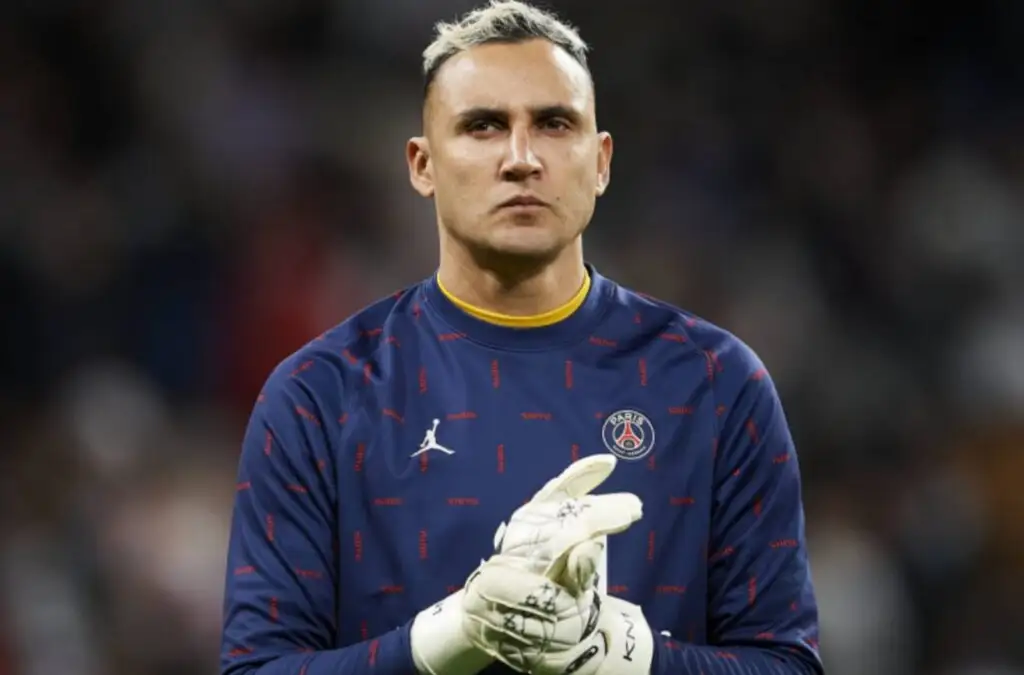 El último club que defendió el nacido en Costa Rica fue el Paris Saint-Germain.