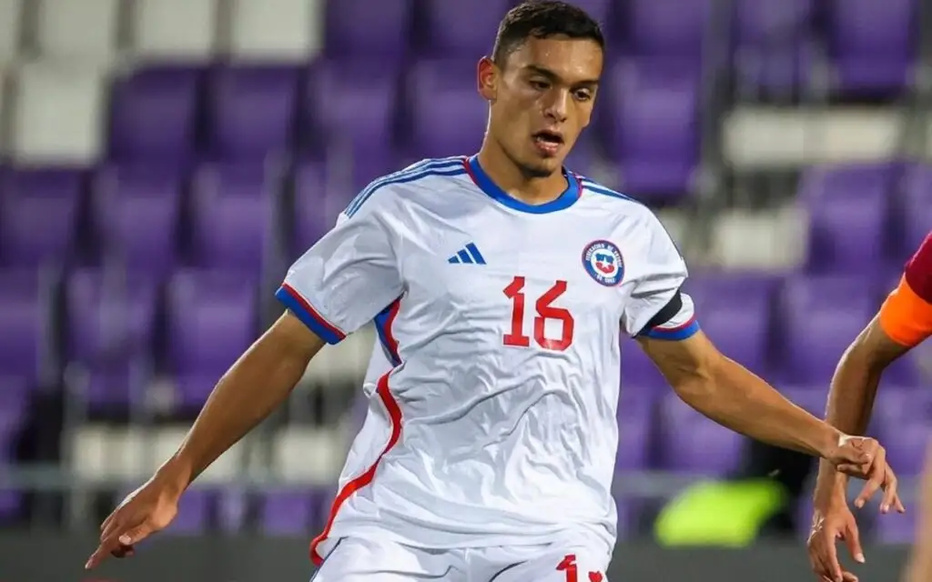 Nayel Mehssatou es uno de los jugadores que está tomando protagonismo en el camarín de La Roja.