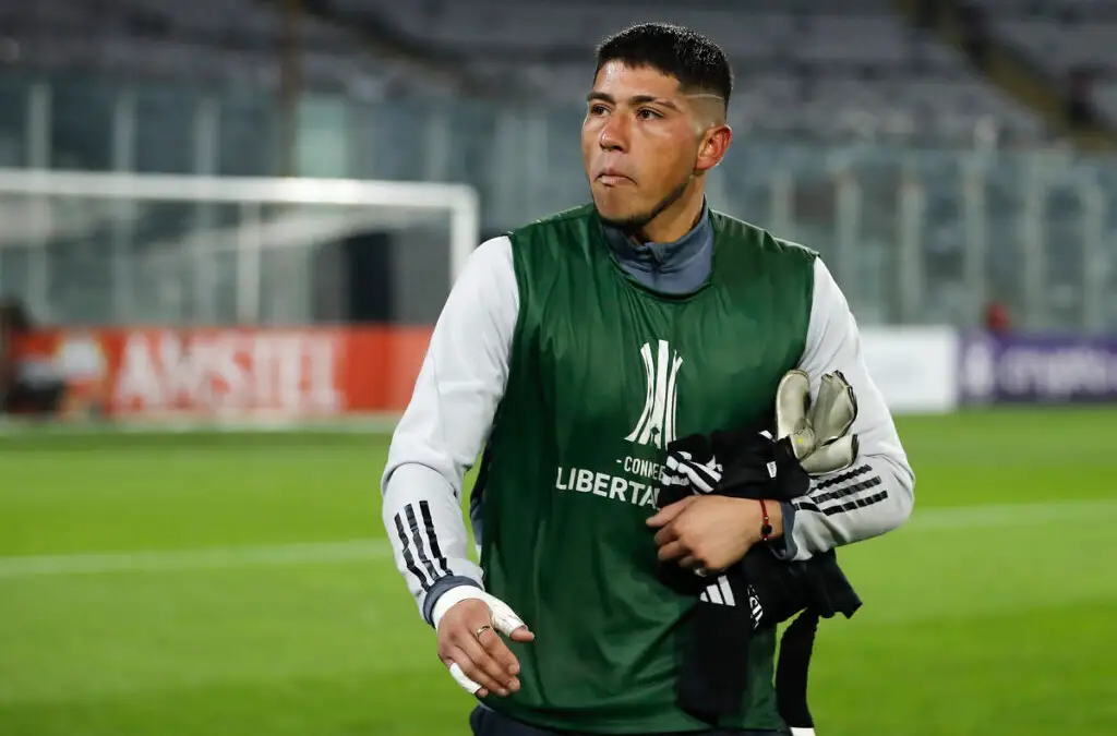 Brayan Cortés es uno de los que estaría analizando partir de Colo-Colo.