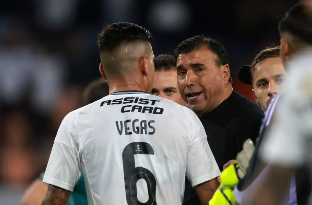 El partido entre Colo-Colo y Santiago Wanderers terminó de manera caldeada en el Estadio Monumental.