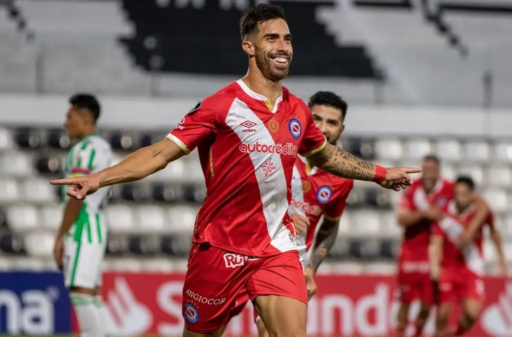 Gabriel Ávalos fue presentado como nuevo delantero de Independiente de Avellaneda.