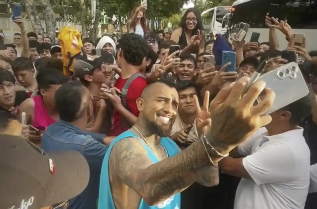 Hinchas de Colo-Colo y Atlético Bucaramanga han convivido armónicamente en Colombia.