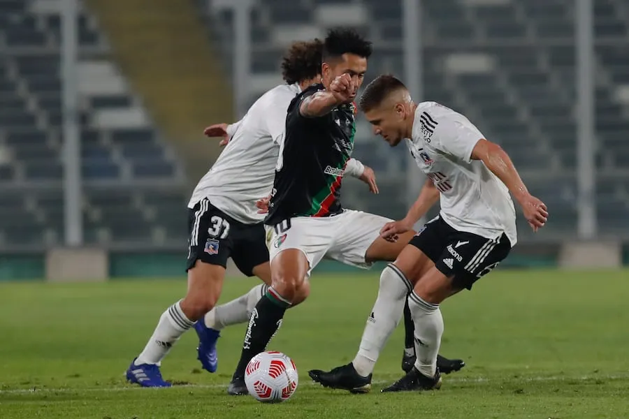 Son una vergüenza, una cosa de locos”: la furia de Leonardo Gil con el  arbitraje ante Palestino - La Tercera