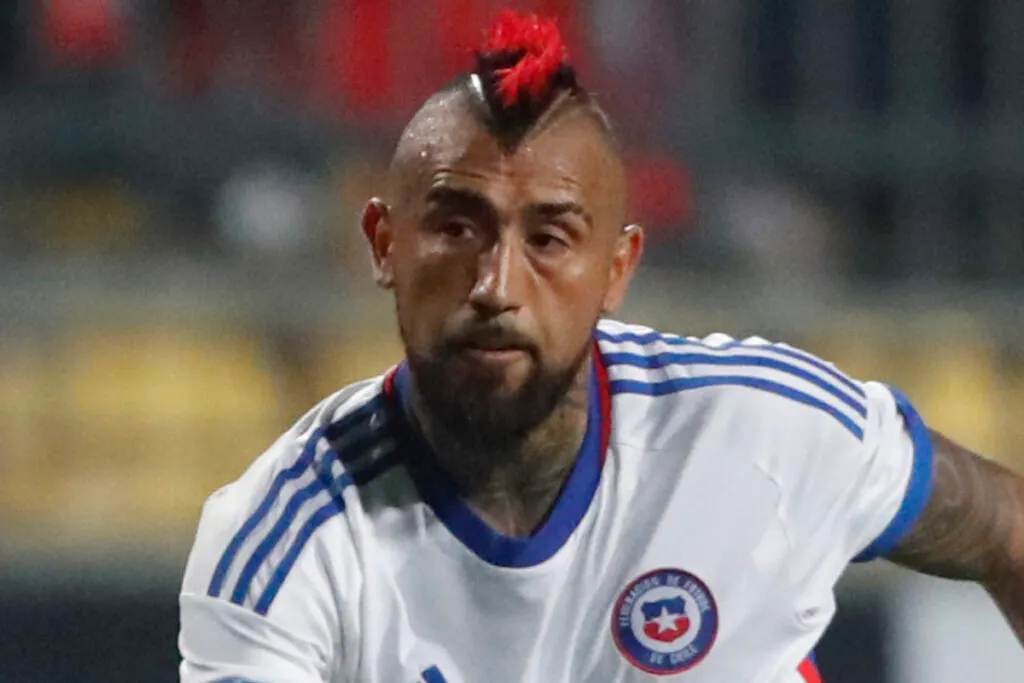 Arturo Vidal con la camiseta de la Selección Chilena.