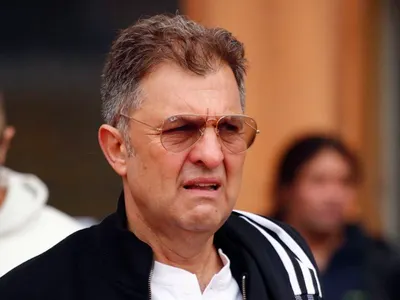 Aníbal Mosa oficializó su propuesta de ‘comisión de ídolos’ en Colo-Colo con un nuevo nombre histórico