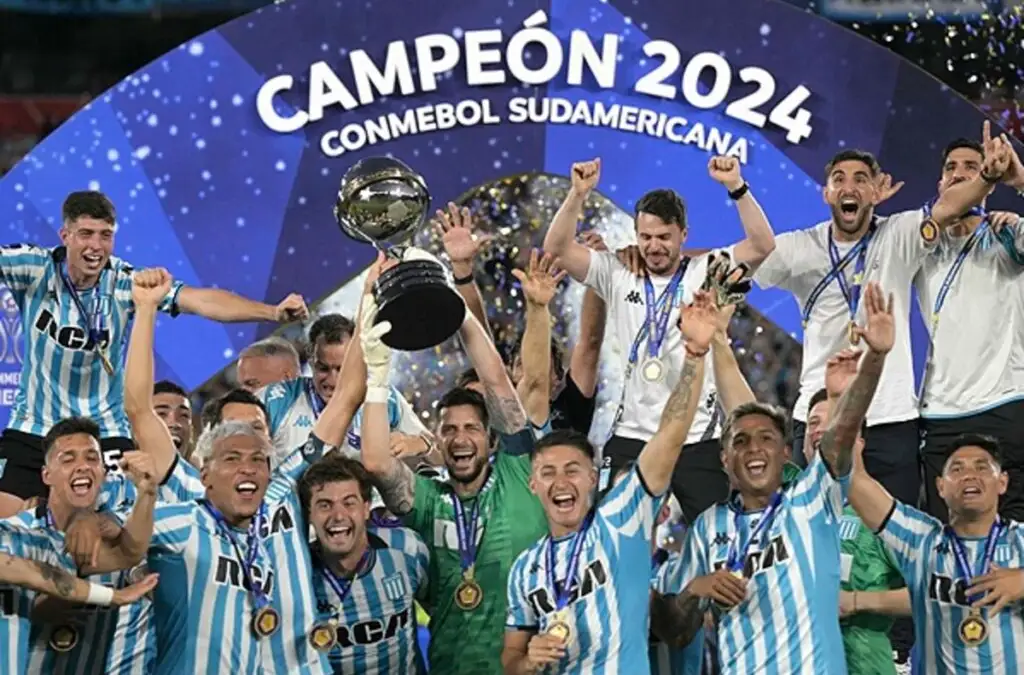 El equipo de Gustavo Costas será rival de Colo-Colo este verano. Foto: Juan Mabromata/AFP.