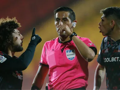 No hay vuelta atrás: La fuerte sanción que recibirá Francisco Gilabert tras sus errores en el duelo entre Colo-Colo vs UC