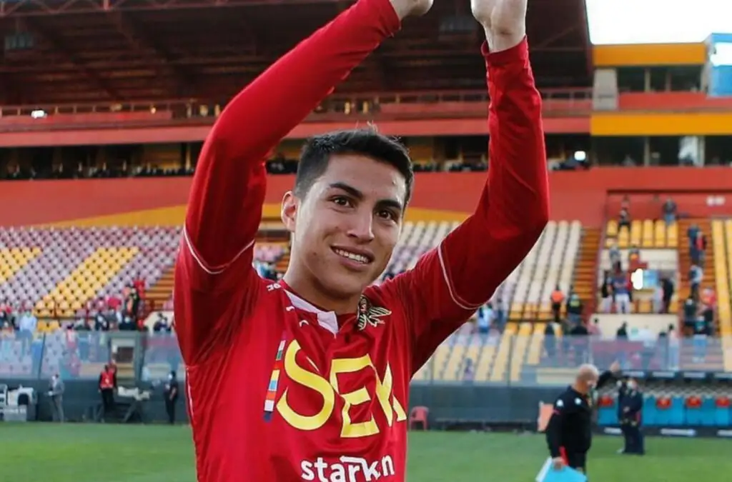 Jonathan Villagra tendría en sus manos la decisión de si llegar a Colo-Colo o a la U.
