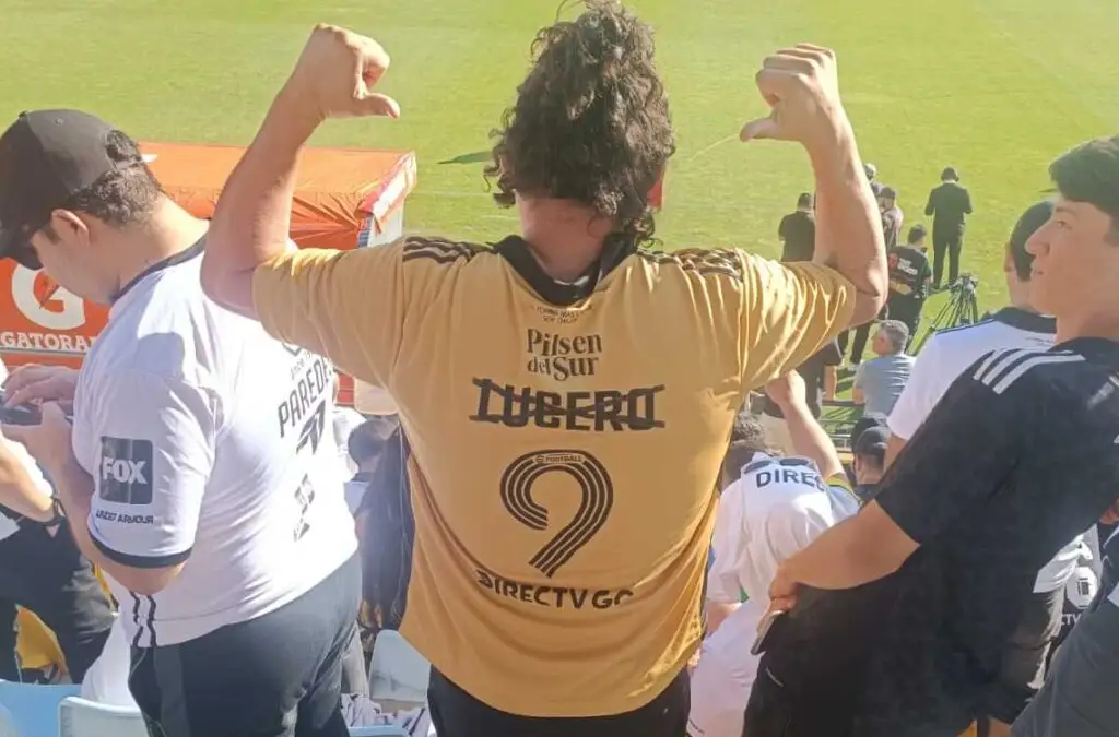La hinchada de Colo-Colo no perdona a Juan Martín Lucero.