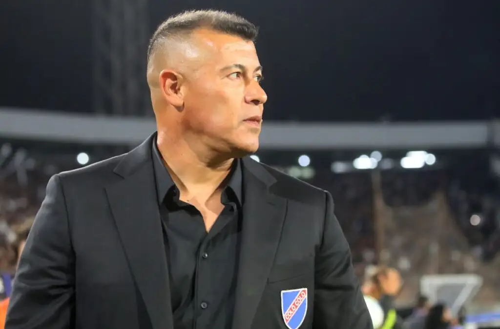 El entrenador argentino tiene un ojo puesto en Copa Chile y el otro en Copa Libertadores.