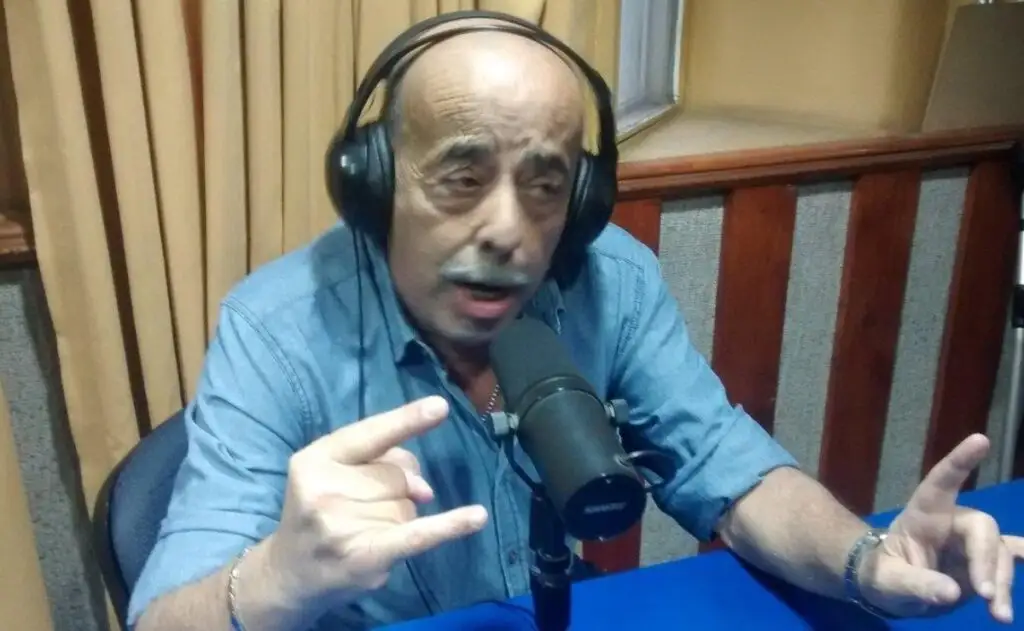 Tito Awad se fue en picada contra Fernando de Paul.