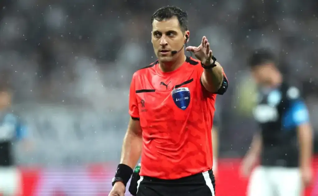 Gustavo Tejera será el juez central para el Colo-Colo vs Fortaleza.
