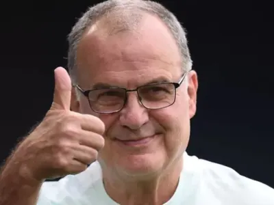[VIDEO] «Me putea o se ríe»: La graciosa situación que vivió Marcelo Bielsa con un comediante en Uruguay