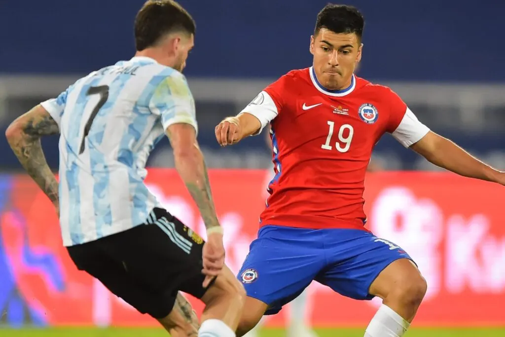 Tomás Alarcón con la Selección Chilena vs Argentina