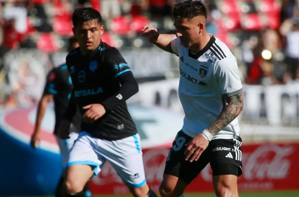 Colo-Colo debe remontar un 3-0 en contra frente a Magallanes.