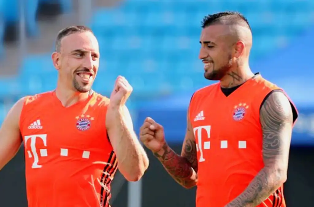Franck Ribéry le comentó a Arturo Vidal que vendrá este año a Chile.