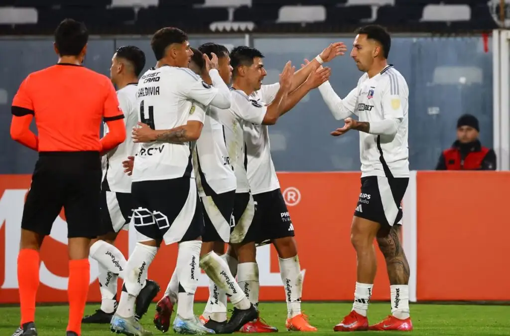 Colo-Colo derrotó a Atlético Bucaramanga en su despedida de la Copa Libertadores.