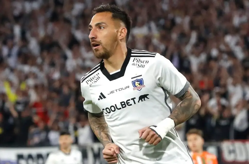 Claudio Borghi se opone a que Colo-Colo cuente con seis extranjeros en su plantel.