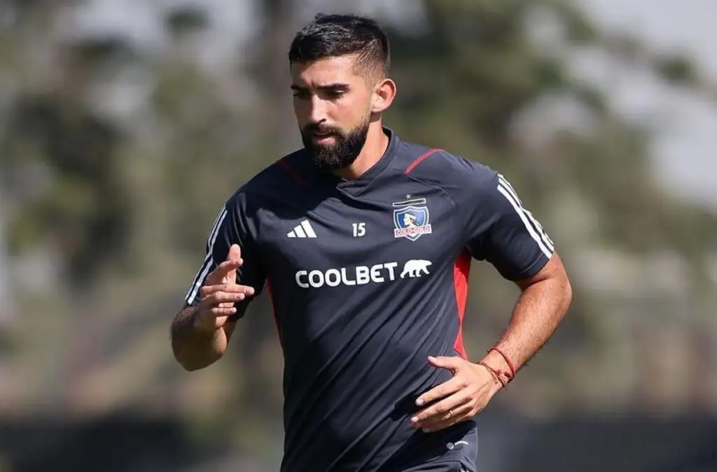 Emiliano Amor volviendo a los entrenamientos con Colo-Colo en el Estadio Monumental.