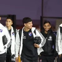 «No puede salir más de la titularidad»: Hinchas aplauden a defensor de Colo-Colo en partido ante Deportes Iquique