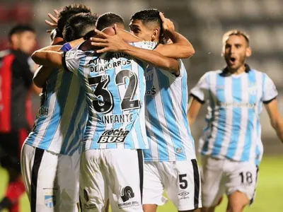 Filtran el nombre del delantero que Jorge Almirón pidió a Colo-Colo fichar para 2025
