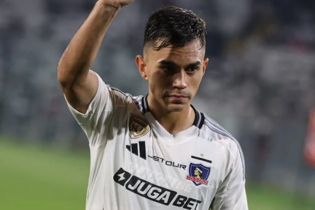 Vicente Pizarro con la camiseta de Colo-Colo.