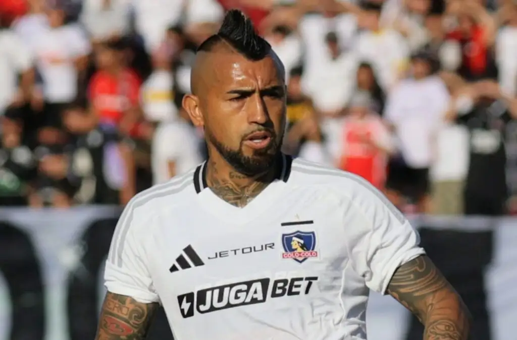Arturo Vidal aún no volvería en Colo-Colo.