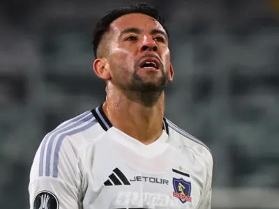 «No es una opción, es un privilegio»: Garra Blanca se lanzó contra Mauricio Isla por cuestionada lesión