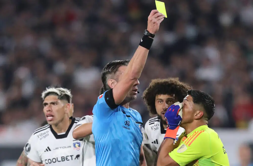 Raphael Claus tuvo un polémico cometido en duelo entre Colo-Colo y River Plate.