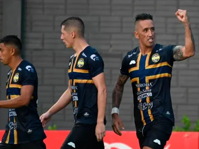 [VIDEO] Gigante, Pantera: Lucas Barrios regresó con un gol al fútbol profesional en la Liga de Paraguay