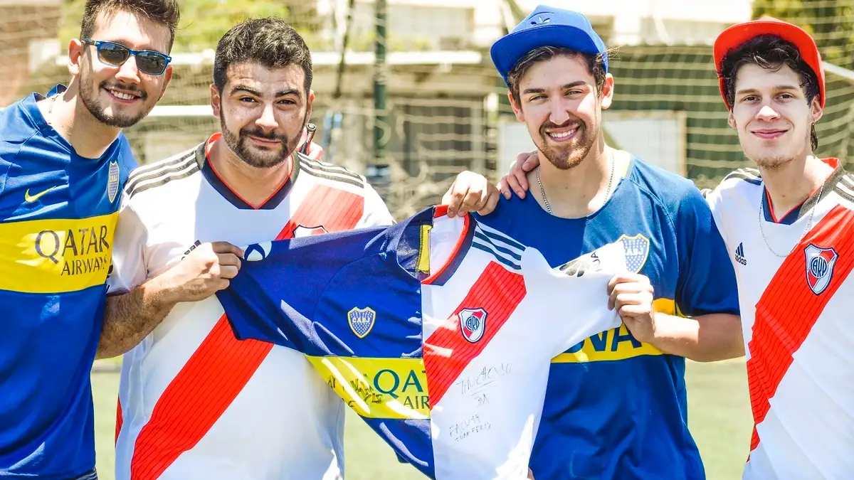 Los reconocidos youtubers se dividirán entre River y Colo-Colo.