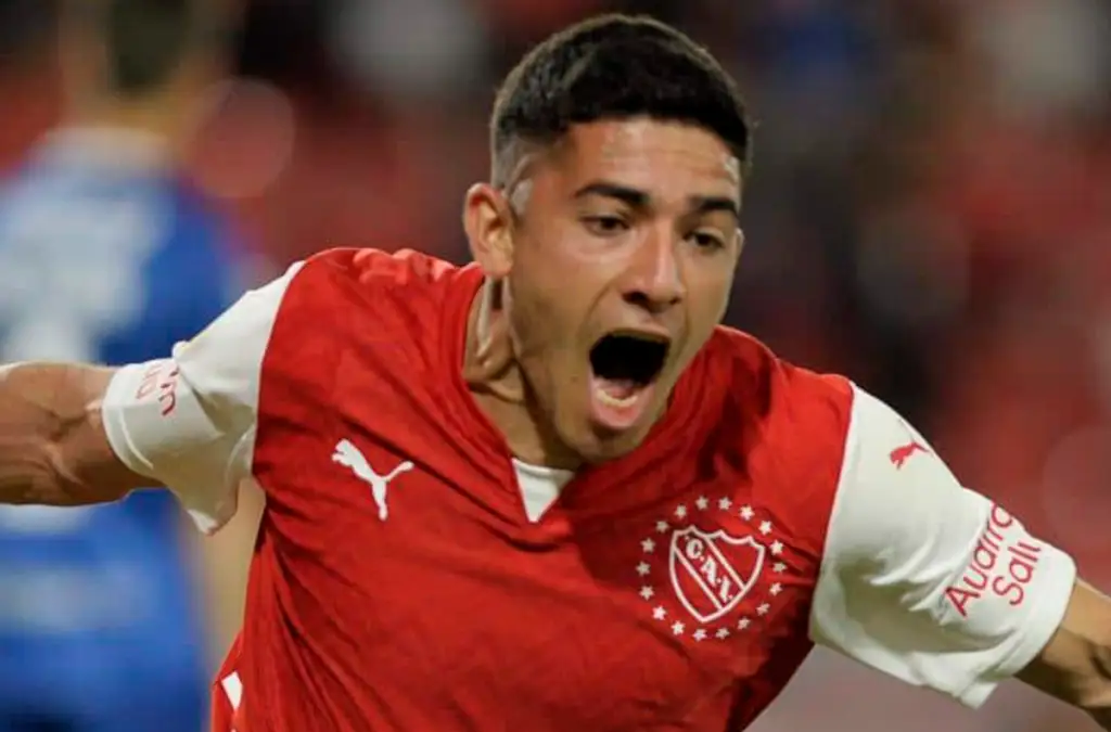 Braian Martínez celebrando un gol con Independiente de Avellaneda.