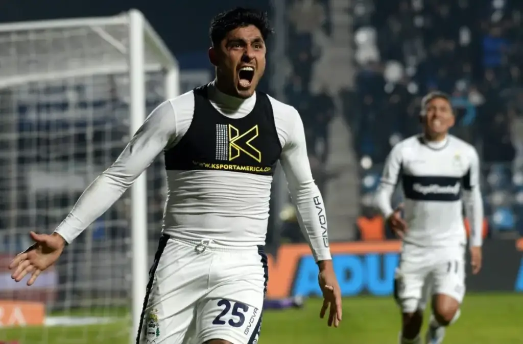 Cristián Tarragona no llegará a Colo-Colo en 2024.