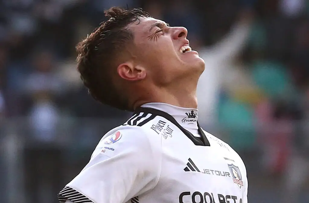 Cristián Zavala salió lesionado del entrenamiento de este sábado en Colo-Colo.