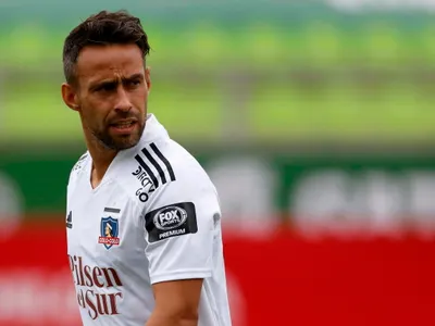 Jorge Valdivia le paró los carros a hincha de Colo-Colo por críticas en redes sociales