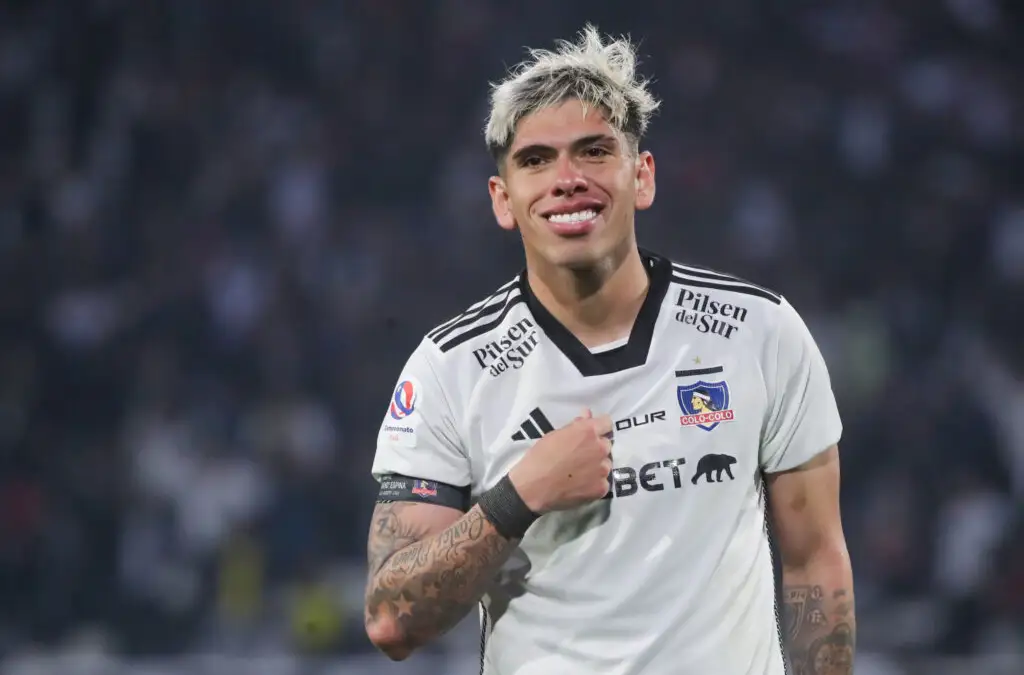 Carlos Palacios renunció a un aumento de sueldo en Brasil para llegar a Colo-Colo.