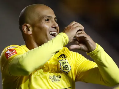 El polémico ‘9’ que quiere ver sí o sí a Humberto Suazo en La Roja a sus 42 años: «Está vigente»