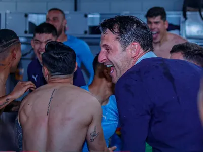 Fue campeón con la UC, es el técnico revelación de Sudamérica y reconoció que pudo llegar a Colo-Colo: «Hubo contactos»