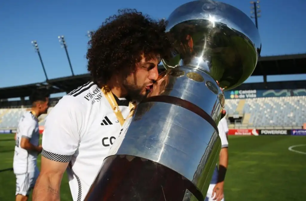 Maximiliano Falcón con la Supercopa 2024.