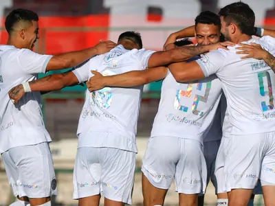 Uno menos para Colo-Colo: Cotizado jugador del medio nacional fue confirmado en su nuevo club