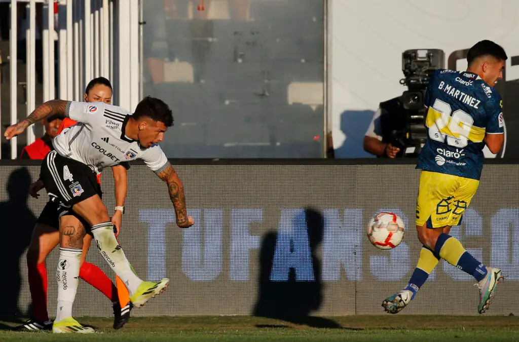 Braian Martínez en el duelo de Everton vs Colo-Colo por el Campeonato Nacional.