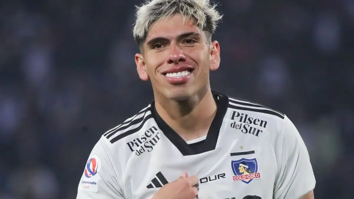 Colo-Colo se prepara para enfrentar a River Plate.