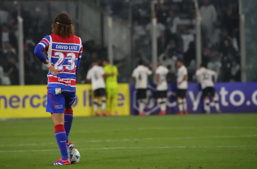 El duelo de Colo-Colo vs Fortaleza fue cancelado por invasión a la cancha.