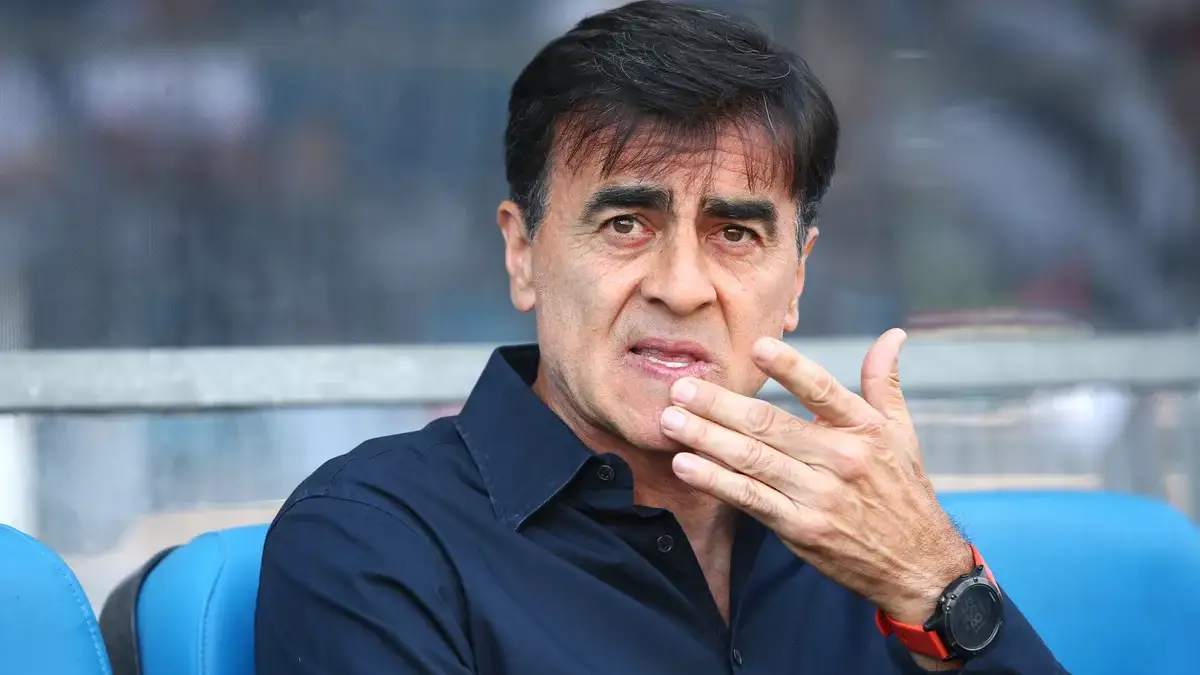 El cuerpo técnico de Gustavo Quinteros recibía cerca de 750 mi dólares por año en Colo-Colo.